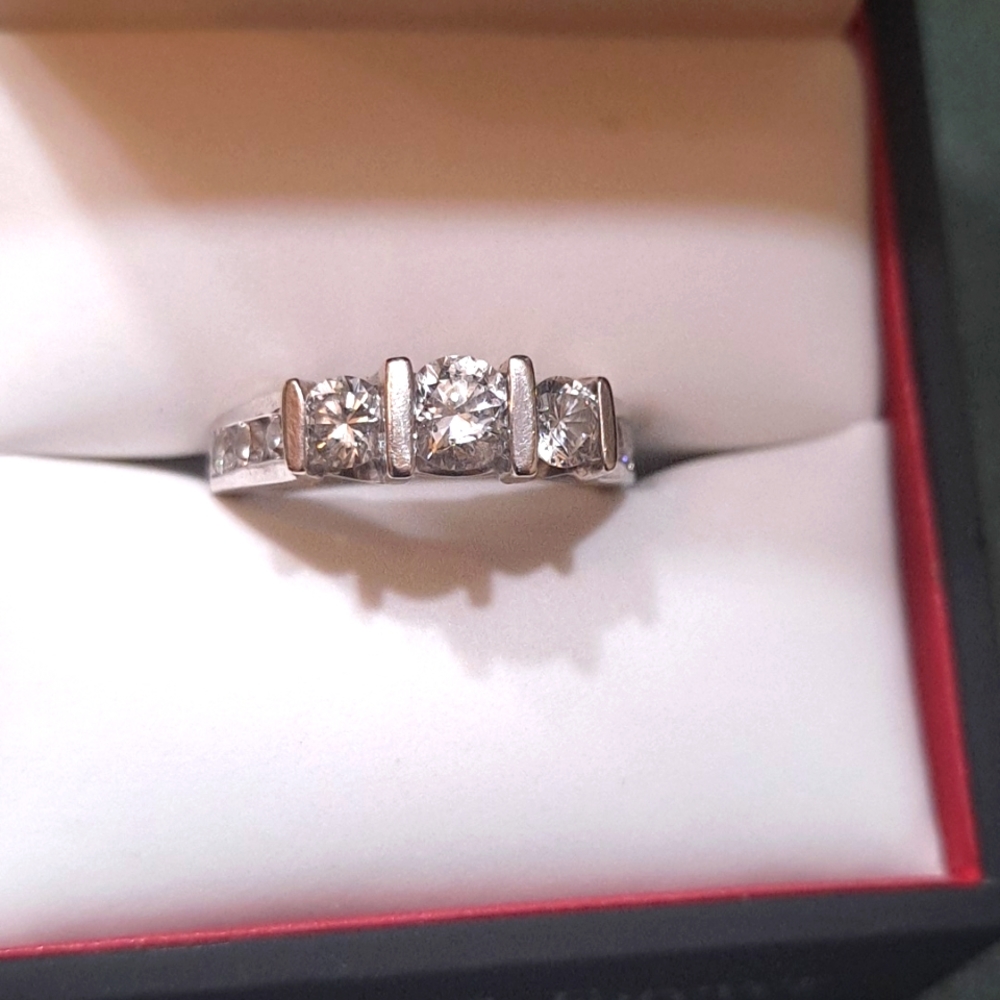 Ring white gold 3.12 ct.